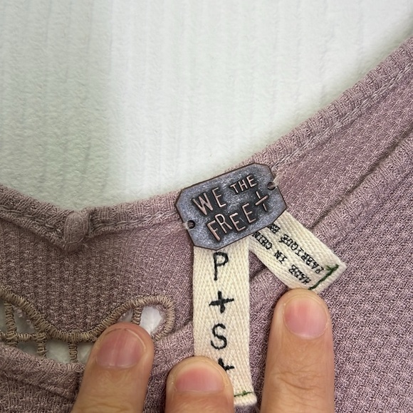 Free People - We The Free Plum Moonrise Cutwork Thermal V Neck Blouse Size Small - Picture 10 of 13